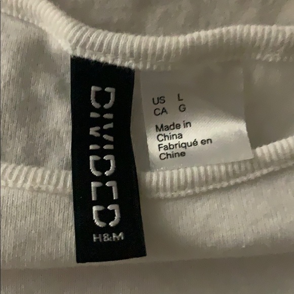 Cropped white t shirt w/ dragon design. - Picture 3 of 3